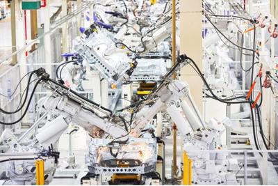 小小機器人迸發“大能量”，這家企業的全球最大“超級工廠”設在上海